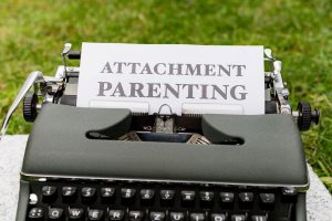 Teoria dell’attaccamento: come l’infanzia modella le nostre relazioni.