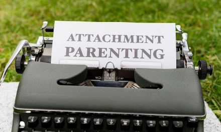 Teoria dell’attaccamento: come l’infanzia modella le nostre relazioni.