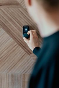 La sauna finlandese: tutti i benefici e le controindicazioni da sapere.